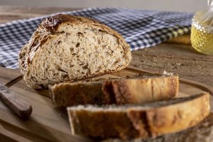 De kunst van ambachtelijk brood bakken: van deeg tot ovenheerlijke broden